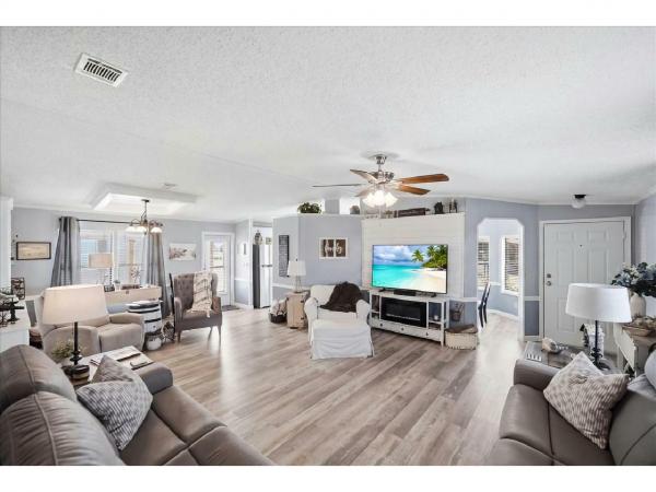 1987 Glenbrook Manufactured Home