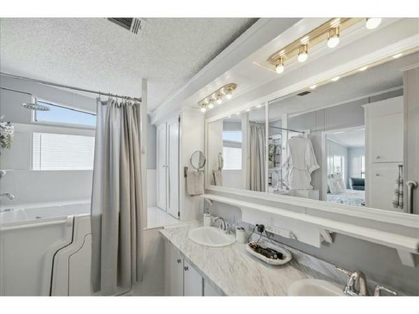 1987 Glenbrook Manufactured Home