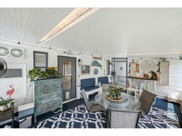 1987 Glenbrook Manufactured Home