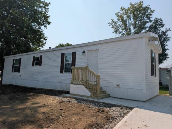 Photo 1 of 2 of home located at 10093 Finchley Dr Lot 328 Indianapolis, IN 46234