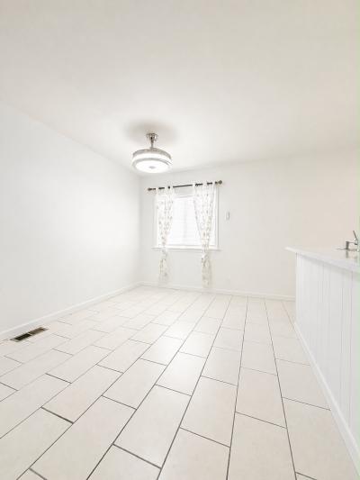 Photo 4 of 8 of home located at 14409 Hazeltine Ct Orlando, FL 32826