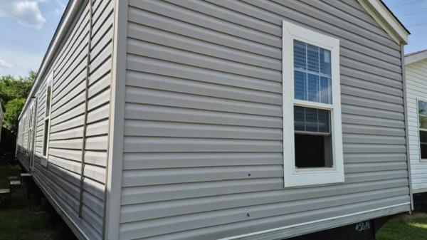 Photo 1 of 2 of home located at Luneau Mobile Homes Llc 1921 N Bolton Ave Alexandria, LA 71303