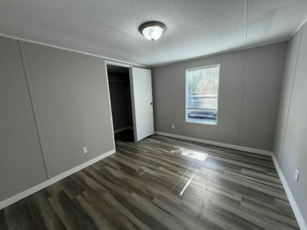 1999 EAGL Manufactured Home