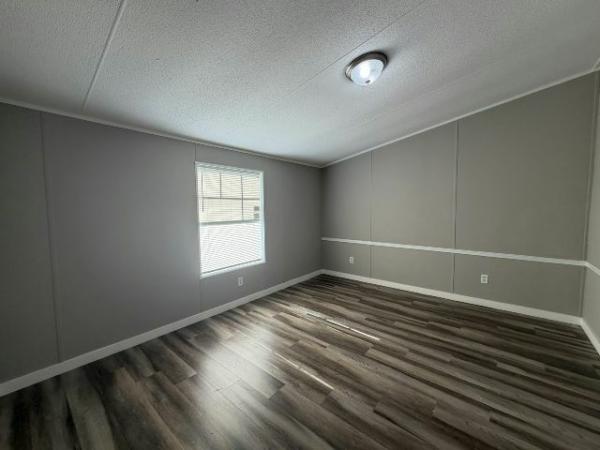 1999 EAGL Manufactured Home