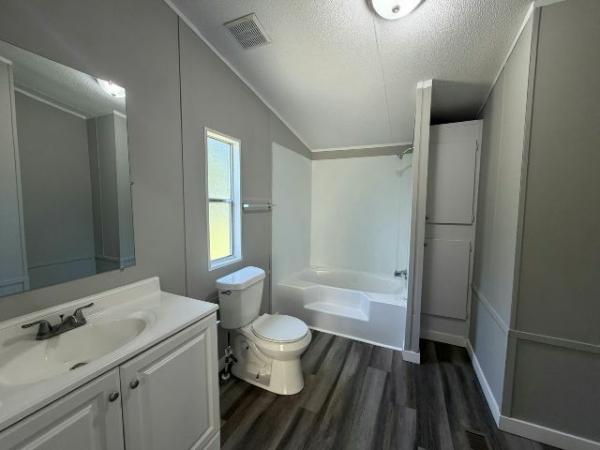1999 EAGL Manufactured Home