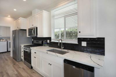 Photo 4 of 33 of home located at 5 Buena Vista Tustin, CA 92780
