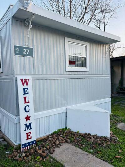 Photo 2 of 8 of home located at 5711 Yale St #27 Houston, TX 77076