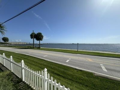 Photo 2 of 15 of home located at 7 NE Nautical Dr Jensen Beach, FL 34957