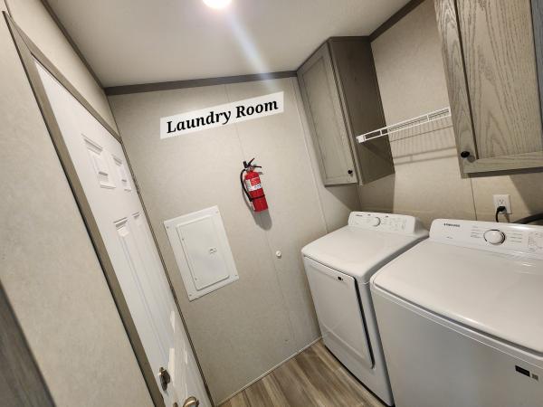 2025 Clayton 96PLH16663b Mobile Home
