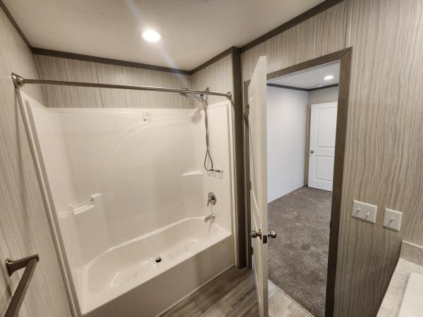 2025 Clayton 96PLH16663b Mobile Home