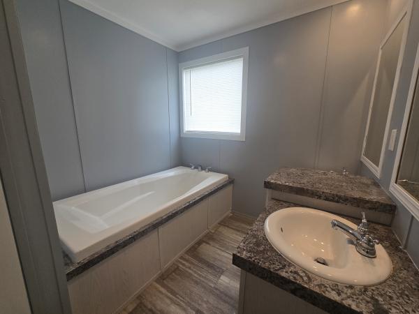 2021 Champion 24-10G-CSD2860M Mobile Home