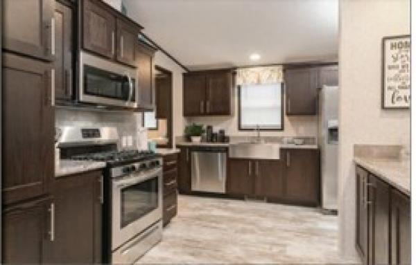 2026 Commodore 560AC28563E  Mobile Home