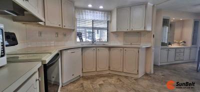 Photo 5 of 50 of home located at 1804 Lakewood Drive Unit A Ocala, FL 34472