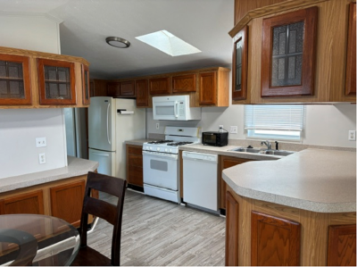 Photo 4 of 12 of home located at 43257 Bordeaux  Ave, #695 Sterling Heights, MI 48314