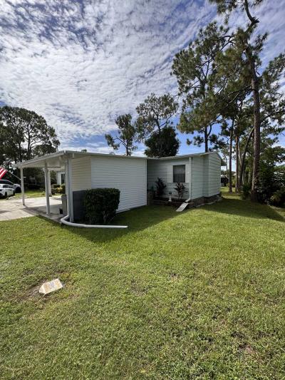 Photo 2 of 31 of home located at 10300 Lakewood Shores Cir Unit 11P North Fort Myers, FL 33903