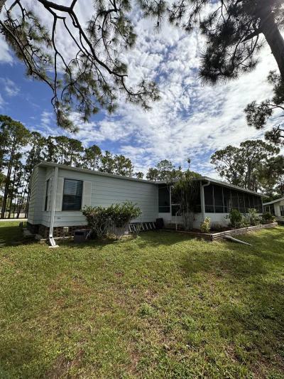 Photo 3 of 31 of home located at 10300 Lakewood Shores Cir Unit 11P North Fort Myers, FL 33903