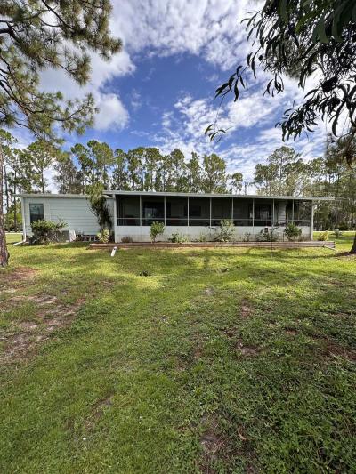 Photo 4 of 31 of home located at 10300 Lakewood Shores Cir Unit 11P North Fort Myers, FL 33903