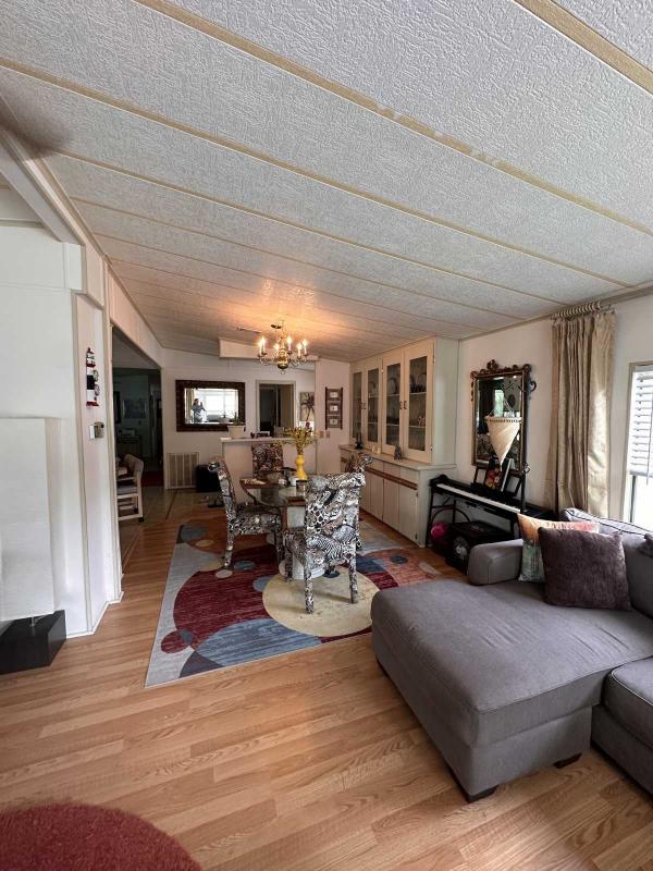 1986 Manufactured Home