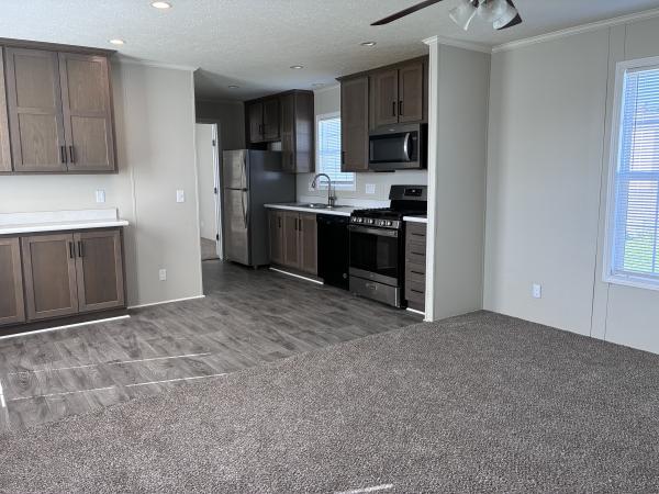 2022 Champion RA1670216 Mobile Home