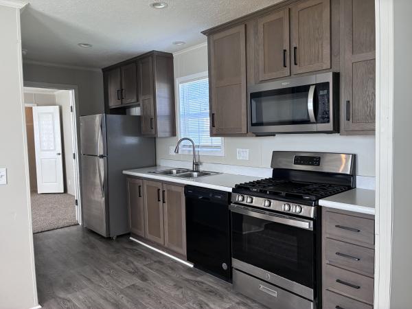 2022 Champion RA1670216 Mobile Home