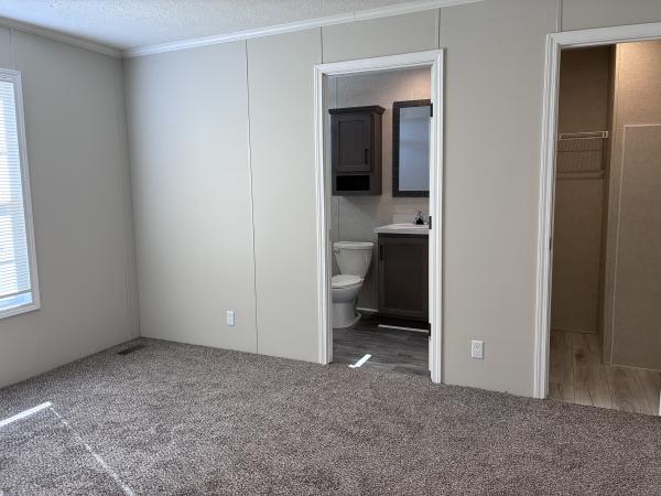 2022 Champion RA1670216 Mobile Home