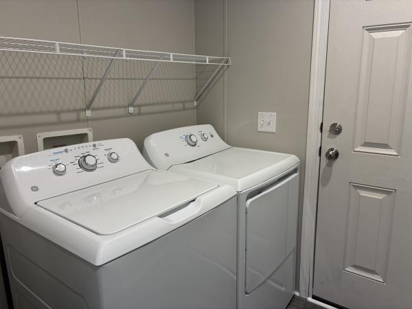 2022 Champion RA1670216 Mobile Home