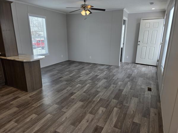 2021 Champion RA1660206 Mobile Home