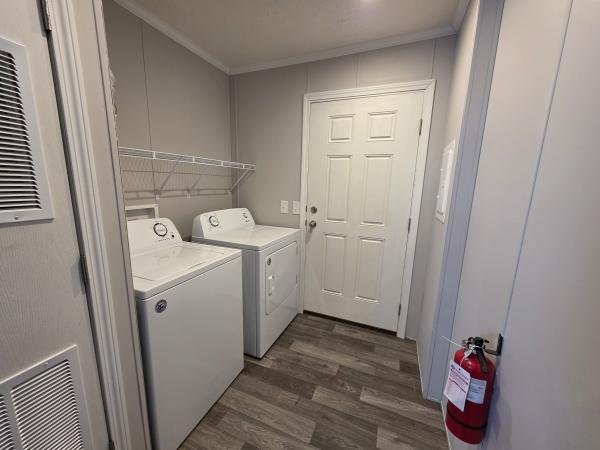 2021 Champion RA1660206 Mobile Home