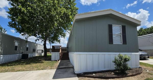 Photo 1 of 2 of home located at 9605 W Us Highway 90 Lot #427 San Antonio, TX 78245