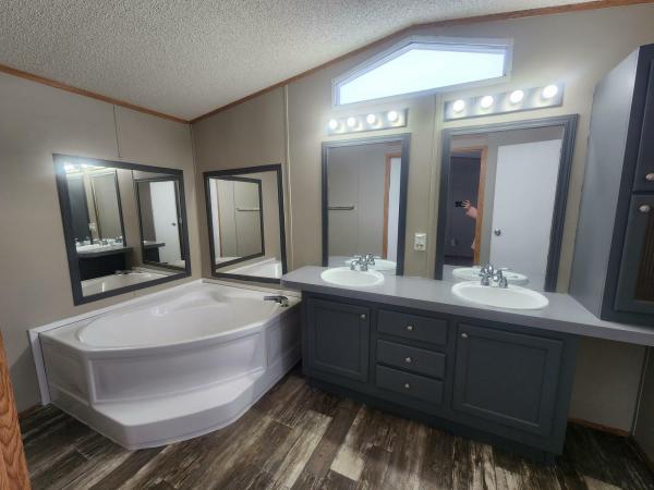 2005 American Homestar Corp Galaxy Mobile Home