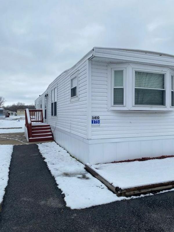 Photo 1 of 2 of home located at 3410 44th Avenue Lot 173 Moline, IL 61265