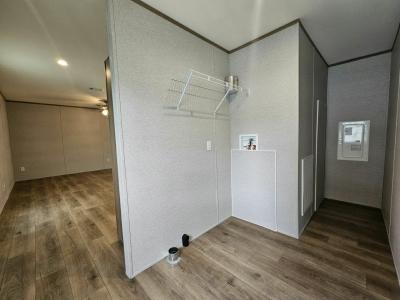 Photo 5 of 12 of home located at 518 Suwanee Drive North Fort Myers, FL 33917