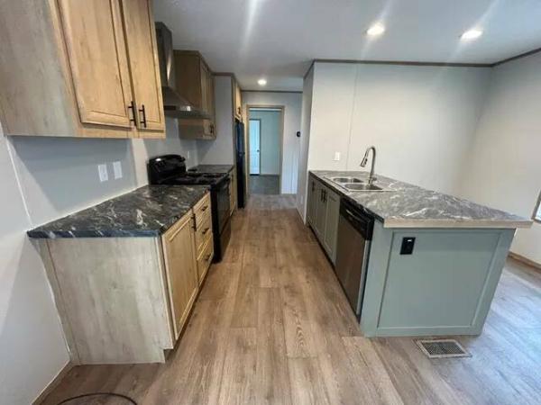 2022 76CEJ16663AH22  Home