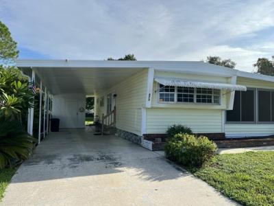 Photo 4 of 20 of home located at 472 Outer Drive Ellenton, FL 34222
