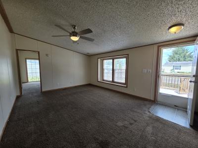 Photo 5 of 11 of home located at 577 Sycamore Court Flint, MI 48506