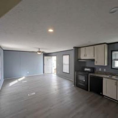 Photo 4 of 17 of home located at 303 Mullen Ln. Elizabethtown, KY 42701