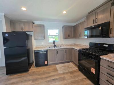 Mobile Home at 101 Bobolink #101 Rochester Hills, MI 48309
