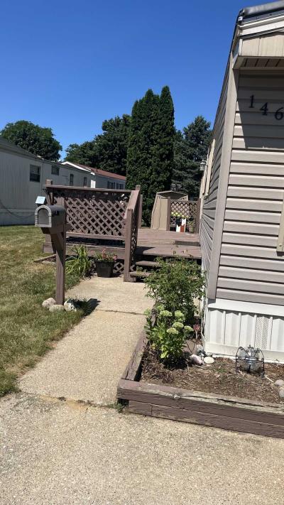 Photo 2 of 17 of home located at 146 Fontainbleau Ct E Rochester Hills, MI 48307