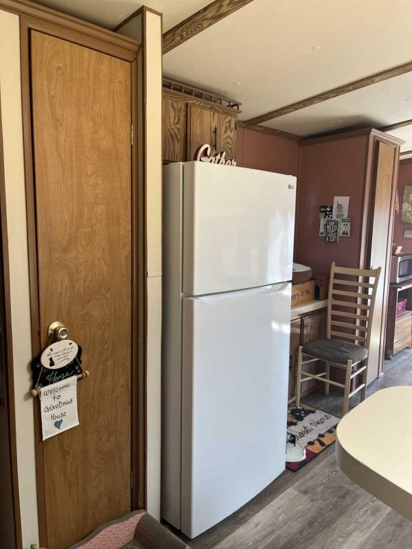 1985 Skyline Manufactured Home