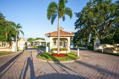 Photo 5 of 30 of home located at 8823 Fountainview Club Blvd Tampa, FL 33635