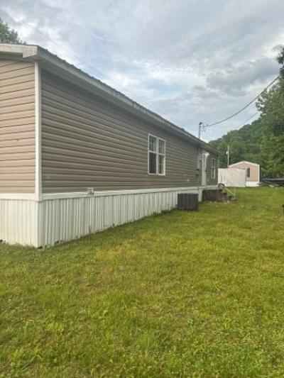 Photo 4 of 12 of home located at 382 White Tail Rd Whitesburg, KY 41858