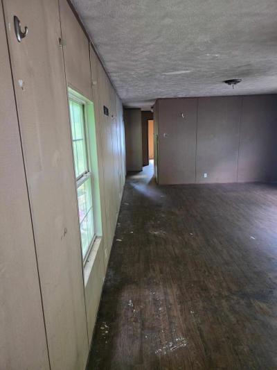 Photo 3 of 5 of home located at 15405 Lee Hwy Bristol, VA 24202