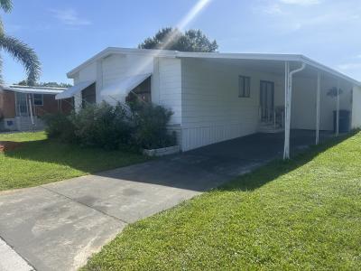Photo 2 of 30 of home located at 8823 Fountainview Club Blvd Tampa, FL 33635