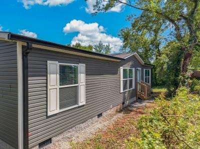 Photo 2 of 21 of home located at 135 Gamble Ln La Follette, TN 37766