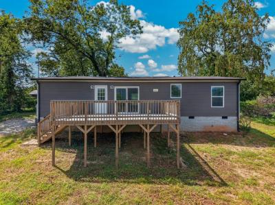 Photo 3 of 21 of home located at 135 Gamble Ln La Follette, TN 37766