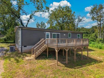 Photo 4 of 21 of home located at 135 Gamble Ln La Follette, TN 37766