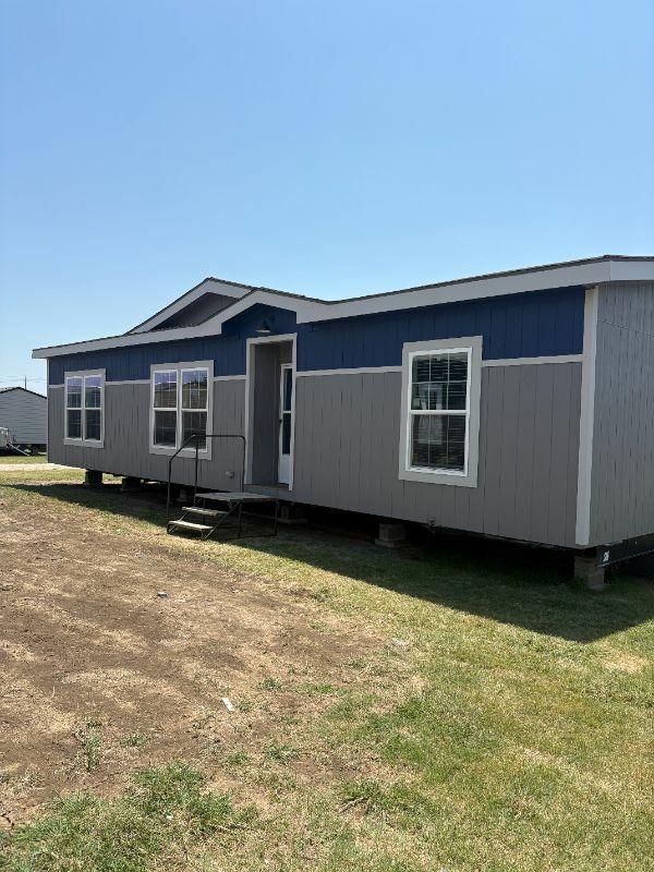 Photo 1 of 2 of home located at Crazy Red's Mobile Homes 8451 Palmer Ln Ponder, TX 76259