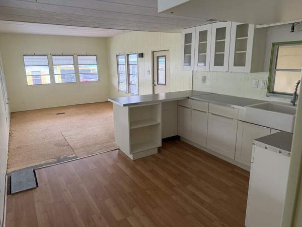 1972 Hillcrest Manufactured Home