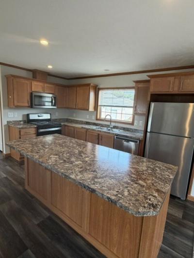 Photo 3 of 6 of home located at 4196 Doral Dr Muskegon, MI 49442