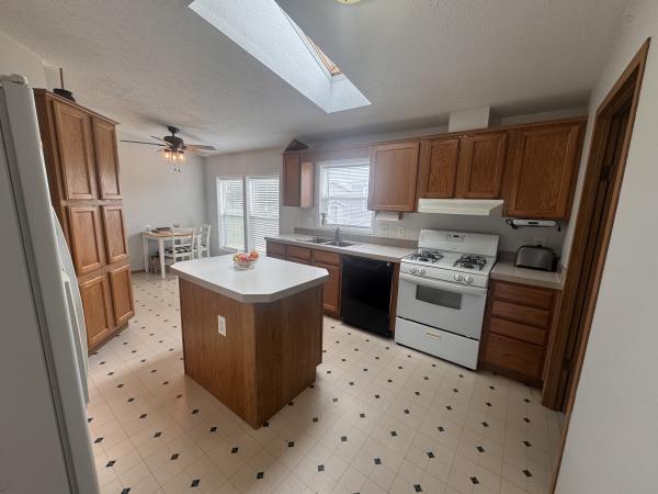 2000 Schult Mobile Home For Sale